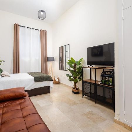Central Studio Apartment Malaga Bagian luar foto