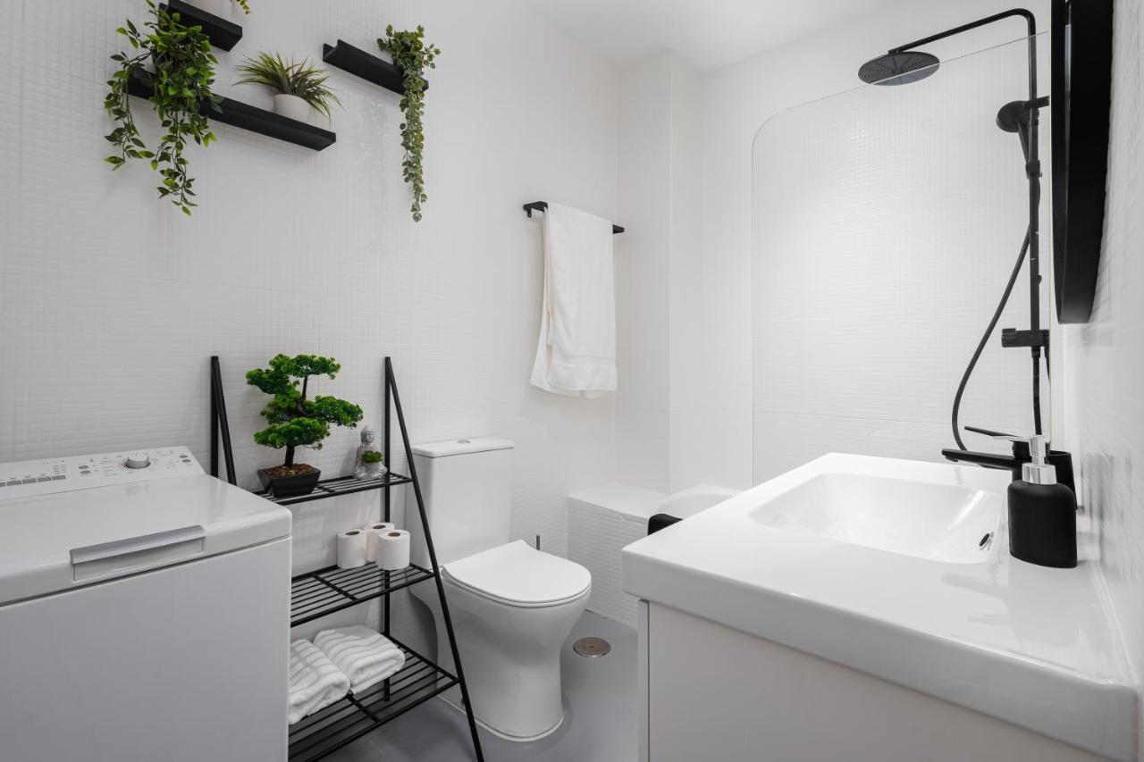 Central Studio Apartment Malaga Bagian luar foto
