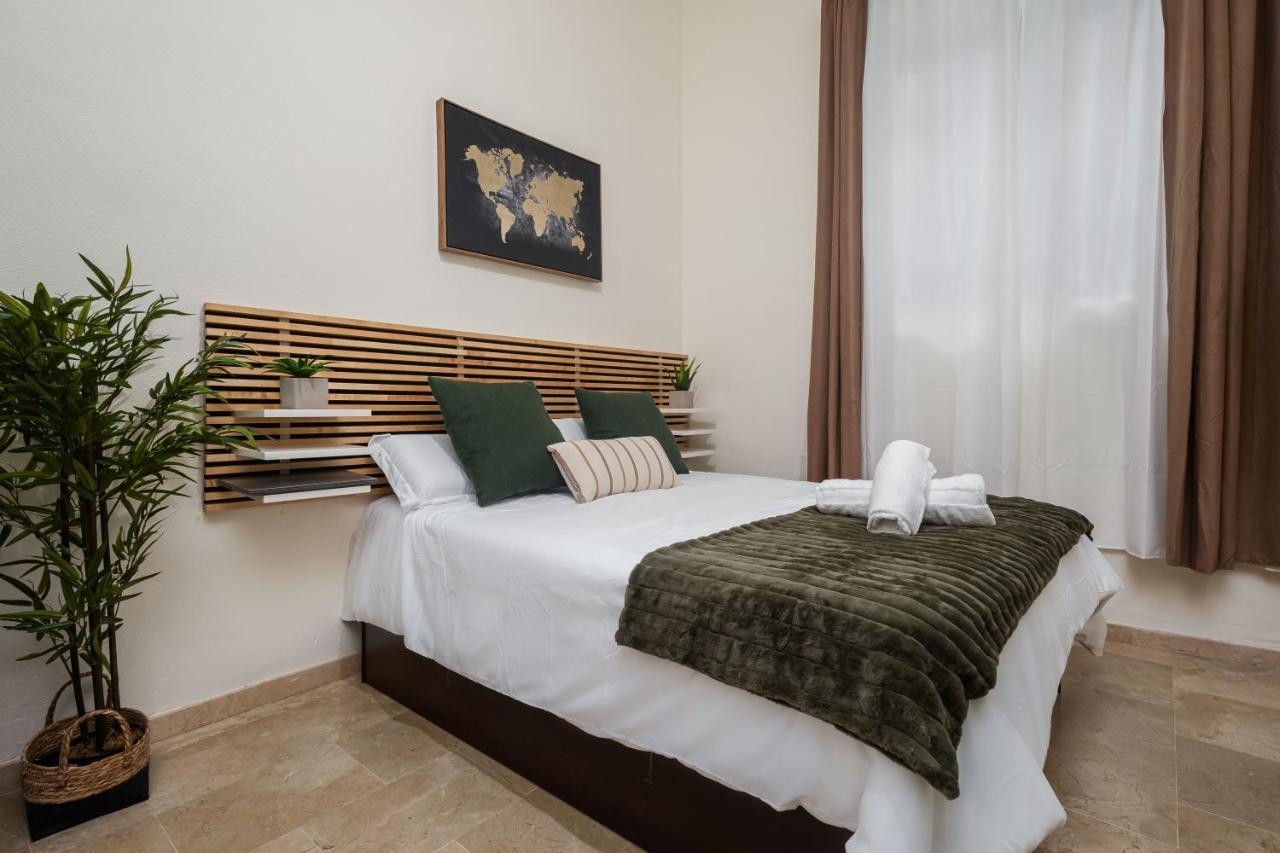Central Studio Apartment Malaga Bagian luar foto