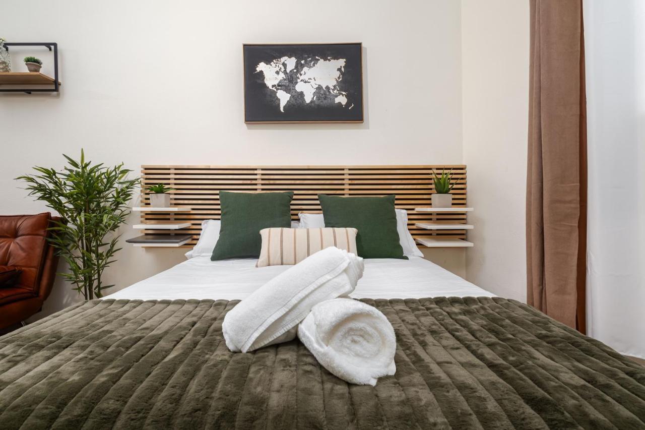 Central Studio Apartment Malaga Bagian luar foto